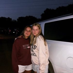 Meet your Posher, Ella